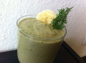 Curry-Kräuter-Smoothie mit Banane Curry-Kräuter-Smoothie mit Banane