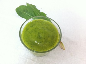 Mango und Walnüsse mit Löwenzahn Mango und Walnüsse mit Löwenzahn