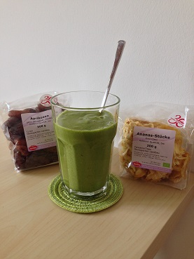 Grüner Smoothie Ananas küsst Aprikose Grüner Smoothie Ananas küsst Aprikose